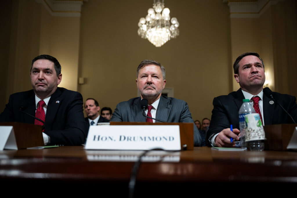 Red-State AGs Call Out Credit-Rating Companies Over ESG