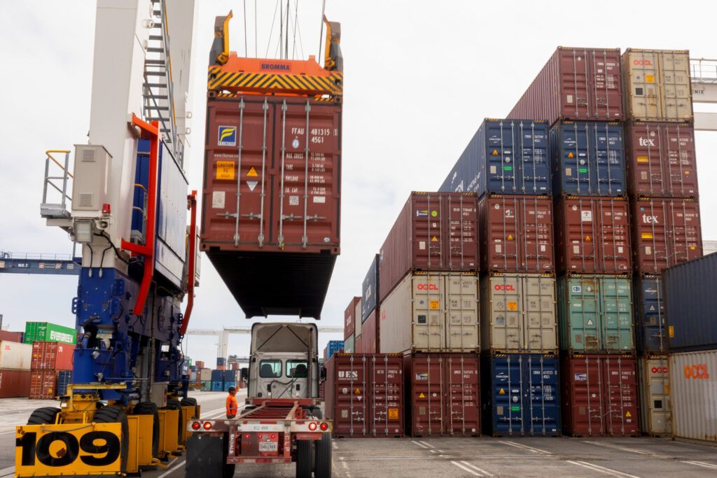 US Asks to Keep Collecting Trump’s New Tariffs After Court Loss
