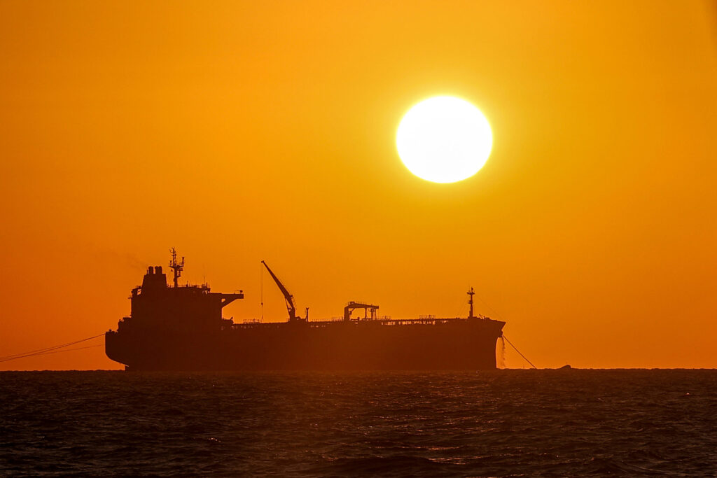 Satellite Images Show Persian Gulf Oil Slicks Growing During War
