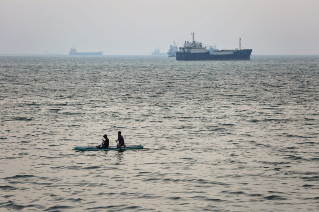 War-Zone Divers to Scrape Barnacles From Ships in Persian Gulf