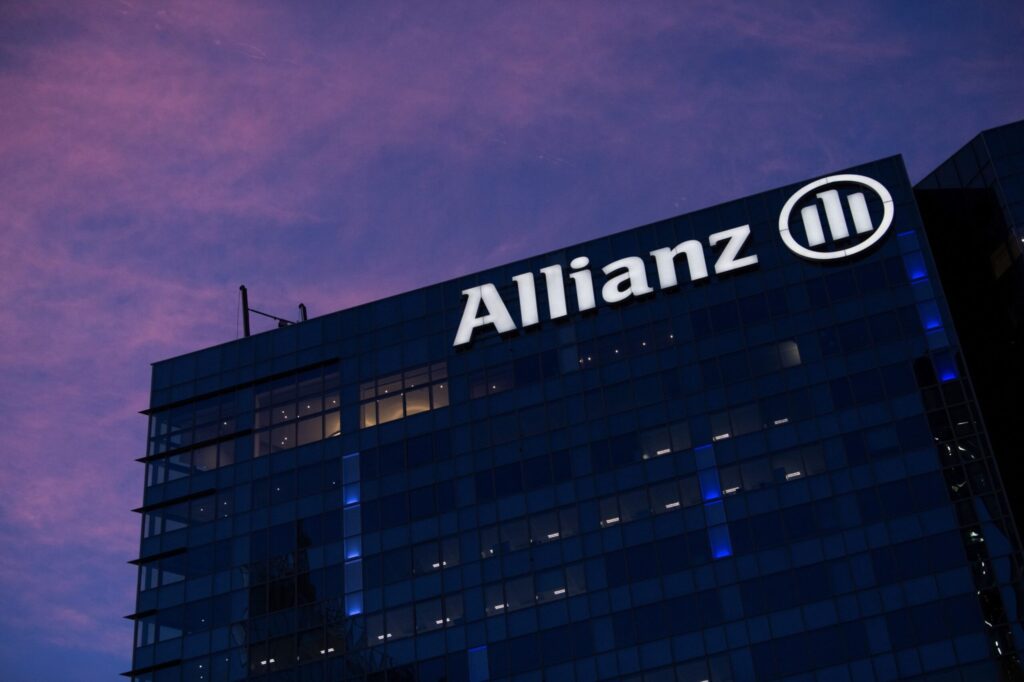 Allianz to Buy HSBC’s Singapore Insurer in $2.1 Billion Deal