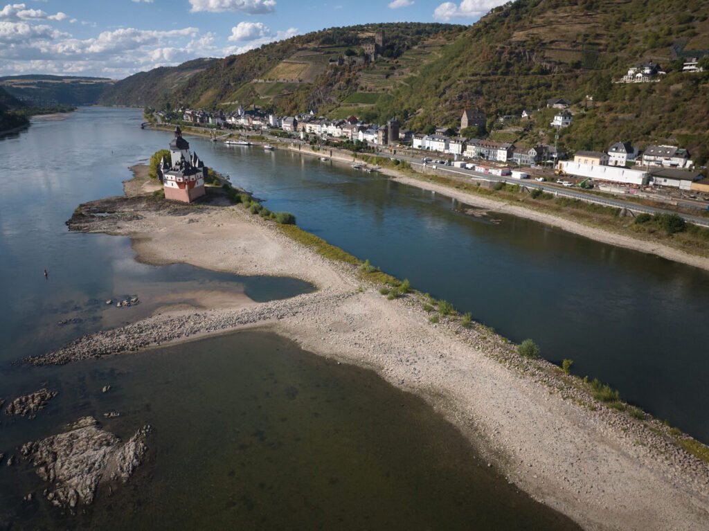 German Shippers Warn Rhine Could Be ‘Split in Two’ by Low Water German Shippers Warn Rhine Could Be ‘Split in Two’ by Low Water