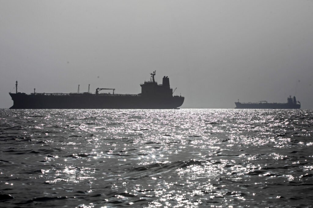 Iran, Oman Agree to Share Strait of Hormuz Revenue