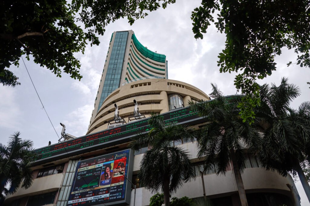 Indian Insurance and Bank Stocks Tumble on Fee Cap Proposal