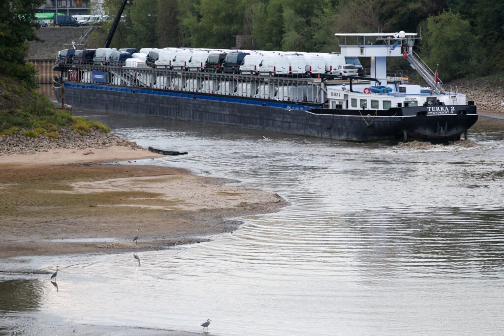 Vessel Carrying Vehicles Became Stuck on Rhine River as Levels Drop