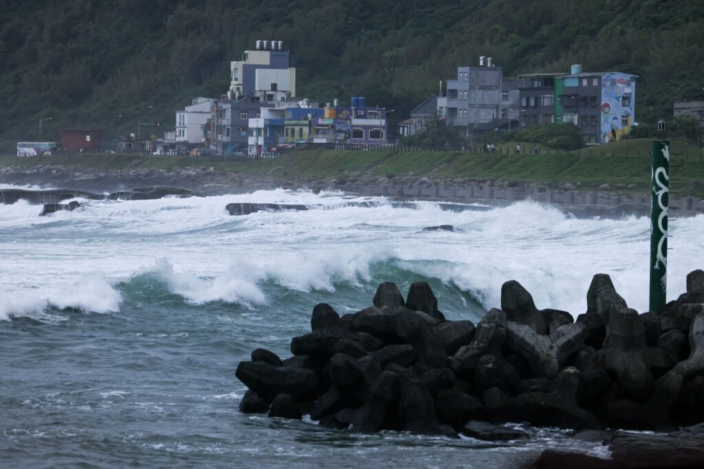 Taiwan Halts Stock Trade, Shuts Schools as Typhoon Champi Nears